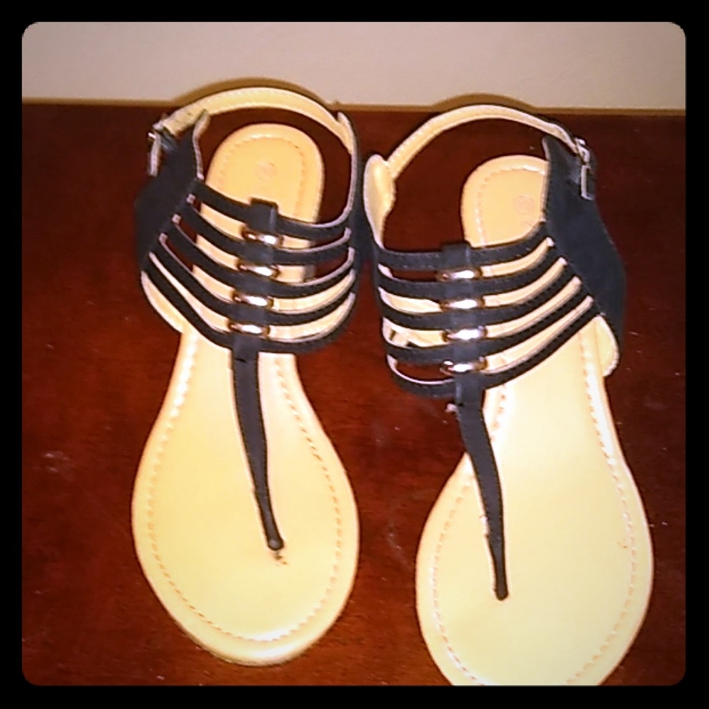 Black wedges